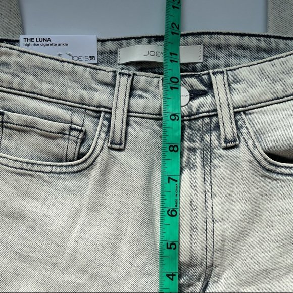 Joe’s Jeans Light Wash Frayed Cuff Skinny Jeans - Picture 6 of 8